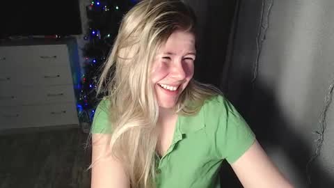 Snapshot of melissa__ray chatting on 2, 1, 2025 Melissa Ray online show from 2, 1, 2025