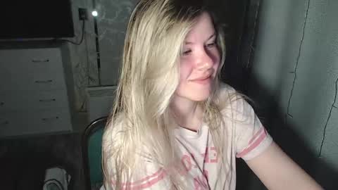 Snapshot of melissa__ray chatting on 1, 2, 2025 Melissa Ray online show from 1, 2, 2025