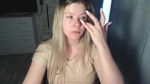 Snapshot of melissa__ray chatting on 5, 2, 2025 Melissa Ray online show from 5, 2, 2025