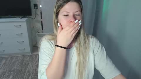 Snapshot of melissa__ray chatting on 10, 2, 2025 Melissa Ray online show from 10, 2, 2025