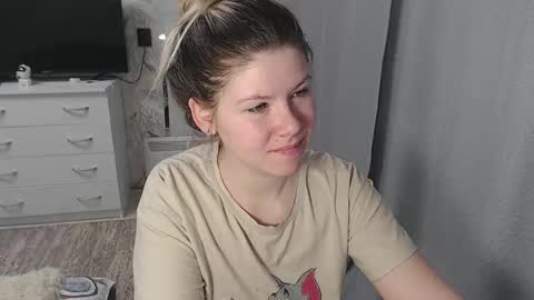 Snapshot of melissa__ray chatting on 13, 2, 2025 Melissa Ray online show from 13, 2, 2025