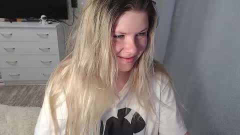 Snapshot of melissa__ray chatting on 17, 2, 2025 Melissa Ray online show from 17, 2, 2025