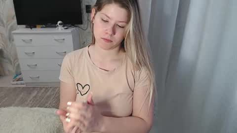 Snapshot of melissa__ray chatting on 17, 2, 2025 Melissa Ray online show from 17, 2, 2025