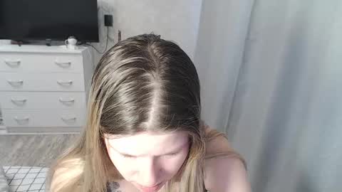 Snapshot of melissa__ray chatting on 28, 2, 2025 Melissa Ray online show from 28, 2, 2025