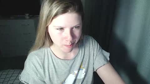 Snapshot of melissa__ray chatting on 4, 3, 2025 Melissa Ray online show from 4, 3, 2025