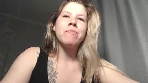 Snapshot of melissa__ray chatting on 11, 3, 2025 Melissa Ray online show from 11, 3, 2025