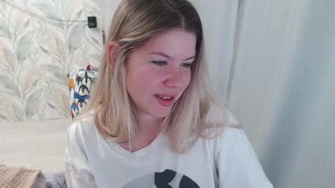 Snapshot of melissa__ray chatting on 22, 9, 2025 Melissa Ray online show from 22, 9, 2025