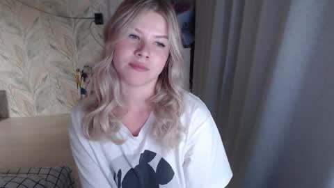 Snapshot of melissa__ray chatting on 28, 9, 2025 Melissa Ray online show from 28, 9, 2025
