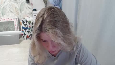 Snapshot of melissa__ray chatting on 3, 10, 2025 Melissa Ray online show from 3, 10, 2025