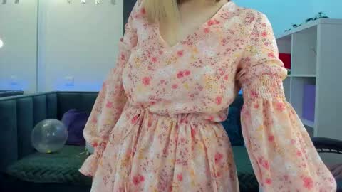 Snapshot of melissa_new22 chatting on 19, 10, 2025 melissa_new22 online show from 19, 10, 2025