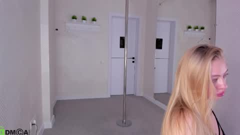 Snapshot of melissa_whitee chatting on 14, 10, 2025 Melissa online show from 14, 10, 2025