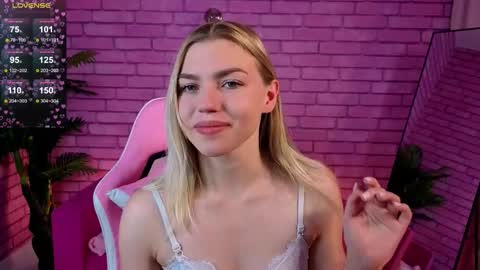 Snapshot of melissachristal chatting on 15, 10, 2025 melissachristal online show from 15, 10, 2025