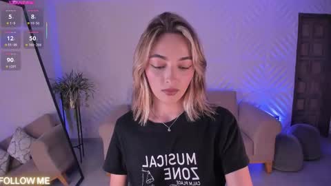 Snapshot of melissamoore_ chatting on 11, 11, 2025 Call me Meli online show from 11, 11, 2025