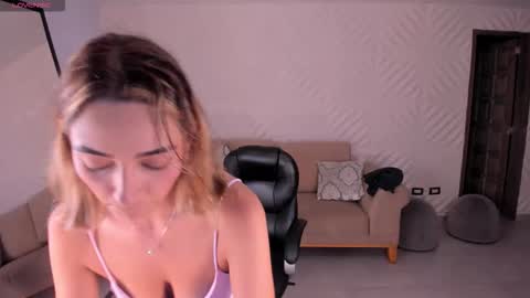 Snapshot of melissamoore_ chatting on 17, 11, 2025 Call me Meli online show from 17, 11, 2025