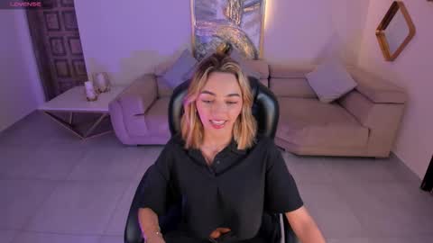 Snapshot of melissamoore_ chatting on 20, 11, 2025 Call me Meli online show from 20, 11, 2025