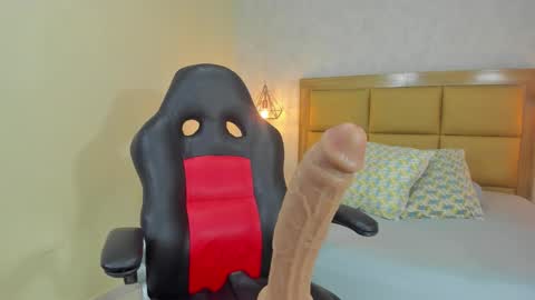 Snapshot of melissarouge chatting on 28, 10, 2025 online show from 28, 10, 2025