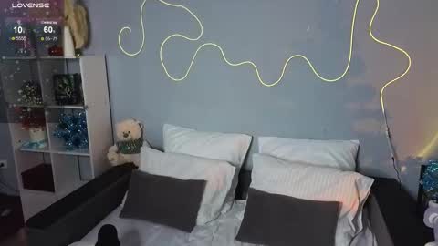 Snapshot of mellhyees chatting on 22, 12, 2025 mellhyees online show from 22, 12, 2025