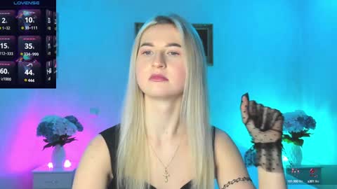 Snapshot of mellina_tey chatting on 17, 12, 2024 Mellina online show from 17, 12, 2024