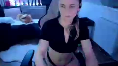 Snapshot of melly4you chatting on 6, 7, 2026 melly4you online show from 6, 7, 2026