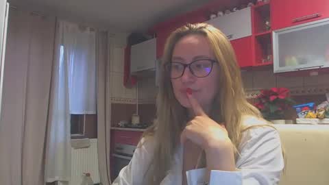 Snapshot of melly_rosey chatting on 11, 12, 2024 Melly online show from 11, 12, 2024