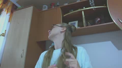 Snapshot of melly_rosey chatting on 17, 2, 2025 Melly online show from 17, 2, 2025