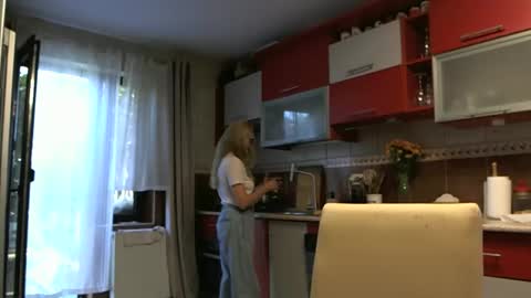 Snapshot of melly_rosey chatting on 9, 9, 2025 Melly online show from 9, 9, 2025