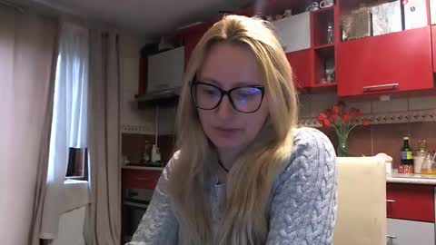 Snapshot of melly_rosey chatting on 21, 4, 2026 Melly online show from 21, 4, 2026