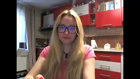 Snapshot of melly_rosey chatting on 28, 4, 2026 Melly online show from 28, 4, 2026
