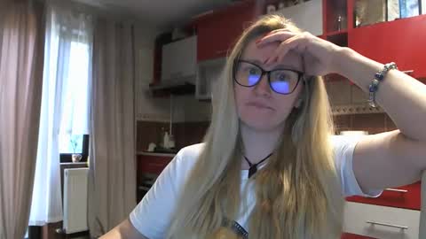 Snapshot of melly_rosey chatting on 5, 5, 2026 Melly online show from 5, 5, 2026