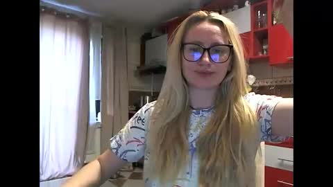Snapshot of melly_rosey chatting on 7, 5, 2026 Melly online show from 7, 5, 2026