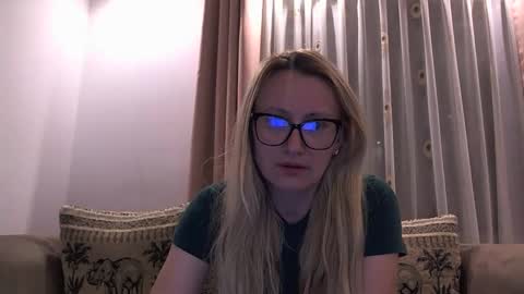 Snapshot of melly_rosey chatting on 10, 5, 2026 Melly online show from 10, 5, 2026