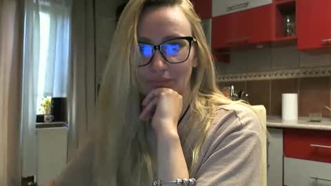 Snapshot of melly_rosey chatting on 18, 5, 2026 Melly online show from 18, 5, 2026