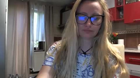 Snapshot of melly_rosey chatting on 19, 5, 2026 Melly online show from 19, 5, 2026