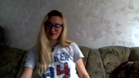 Snapshot of melly_rosey chatting on 23, 5, 2026 Melly online show from 23, 5, 2026