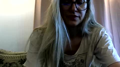 Snapshot of melly_rosey chatting on 28, 5, 2026 Melly online show from 28, 5, 2026