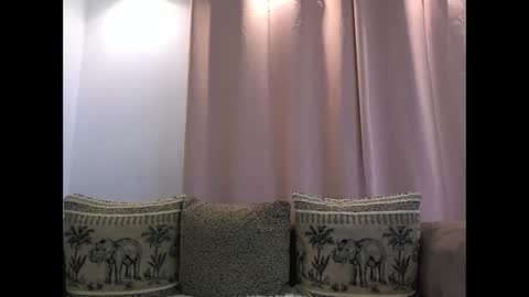 Snapshot of melly_rosey chatting on 2, 6, 2026 Melly online show from 2, 6, 2026