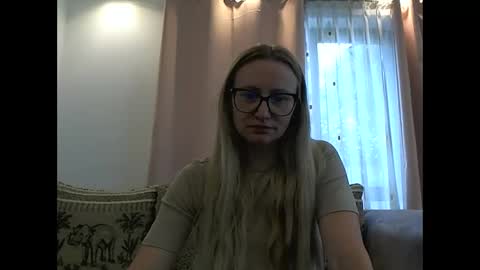 Snapshot of melly_rosey chatting on 6, 6, 2026 Melly online show from 6, 6, 2026