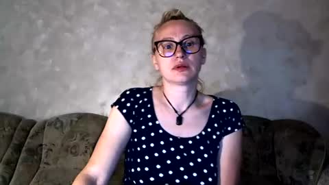 Snapshot of melly_rosey chatting on 14, 6, 2026 Melly online show from 14, 6, 2026