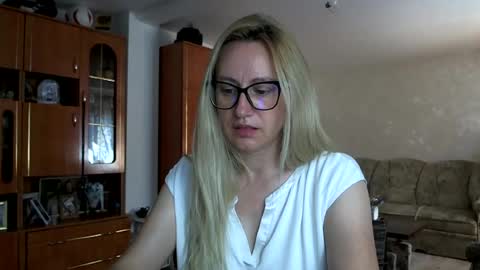 Snapshot of melly_rosey chatting on 1, 7, 2026 Melly online show from 1, 7, 2026