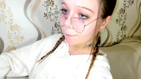 MelMooon online show from 11, 11, 2025