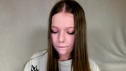 Snapshot of melmooon chatting on 23, 5, 2026 MelMooon online show from 23, 5, 2026
