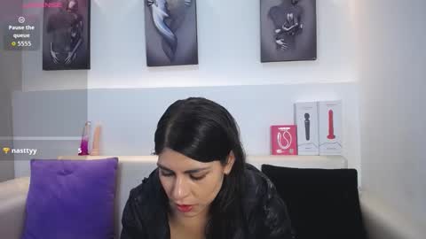 Snapshot of melodiroux_ chatting on 6, 1, 2026 Melodi online show from 6, 1, 2026