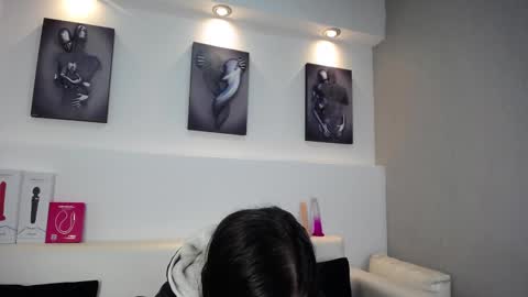 Snapshot of melodiroux_ chatting on 4, 2, 2026 Melodi online show from 4, 2, 2026