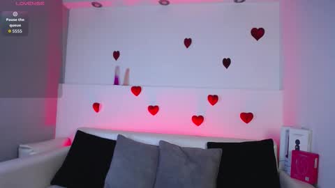 Snapshot of melodiroux_ chatting on 28, 2, 2026 Melodi online show from 28, 2, 2026