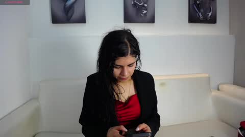 Snapshot of melodiroux_ chatting on 6, 4, 2026 Melodi online show from 6, 4, 2026