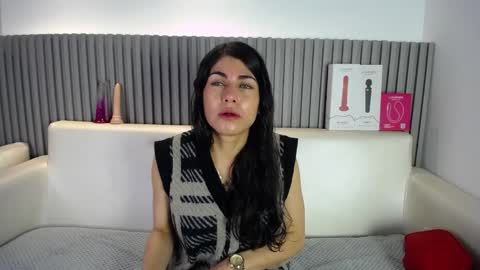 Snapshot of melodiroux_ chatting on 25, 4, 2026 Melodi online show from 25, 4, 2026