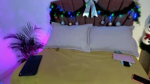 Snapshot of melody_bonnie22 chatting on 19, 12, 2025 Leslie online show from 19, 12, 2025