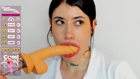 Snapshot of melody_suarez chatting on 7, 12, 2024 MELODY online show from 7, 12, 2024