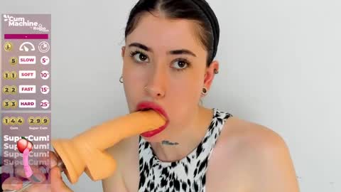 Snapshot of melody_suarez chatting on 10, 12, 2024 MELODY online show from 10, 12, 2024