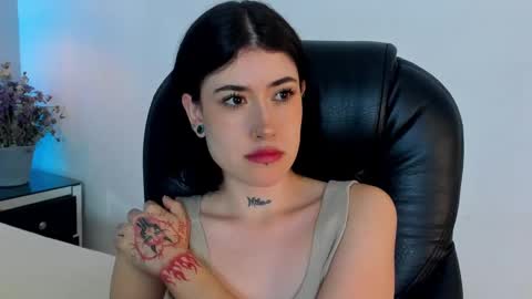 Snapshot of melody_suarez chatting on 30, 12, 2024 MELODY online show from 30, 12, 2024